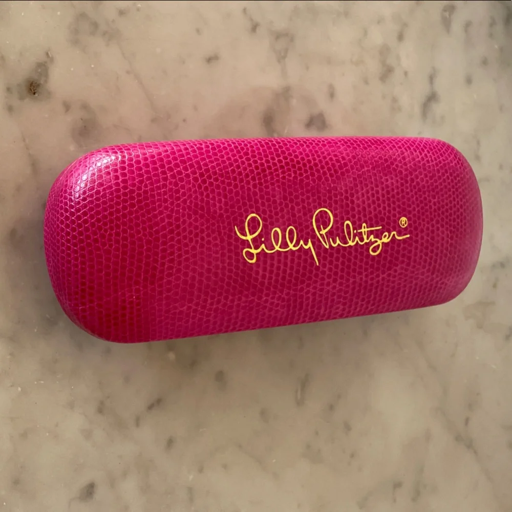 LILLY PULITZER Fuchsia Embossed Hard Eyeglass Clamshell Case